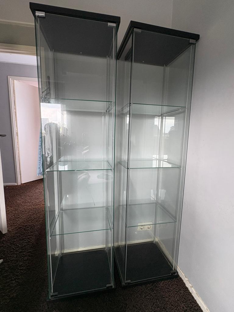 2 vitrinekasten, Ophalen, 50 tot 100 cm, 150 tot 200 cm, 25 tot 50 cm