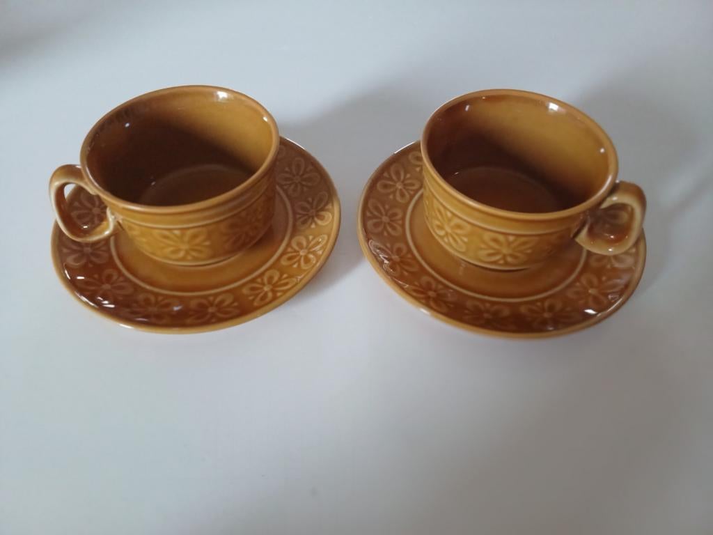 Mosterdgoud vintage kop en schotels met bloemmotief 2 sets, Ophalen of Verzenden
