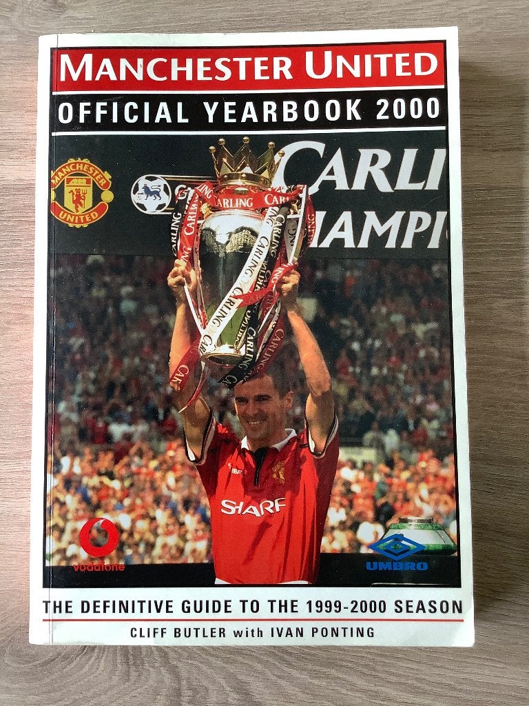 Manchester United Official Yearbook 2000, Boeken, Ophalen of Verzenden, Zo goed als nieuw, Balsport, Manchester United