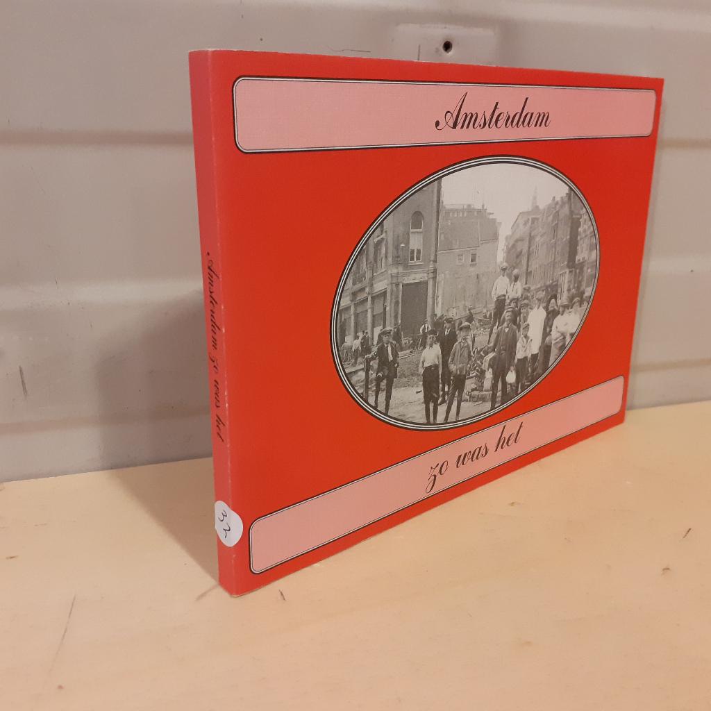 Nr. 32 Amsterdam zo was het., Ophalen of Verzenden, Gelezen, G.A.M. de Regt-Admiraal.