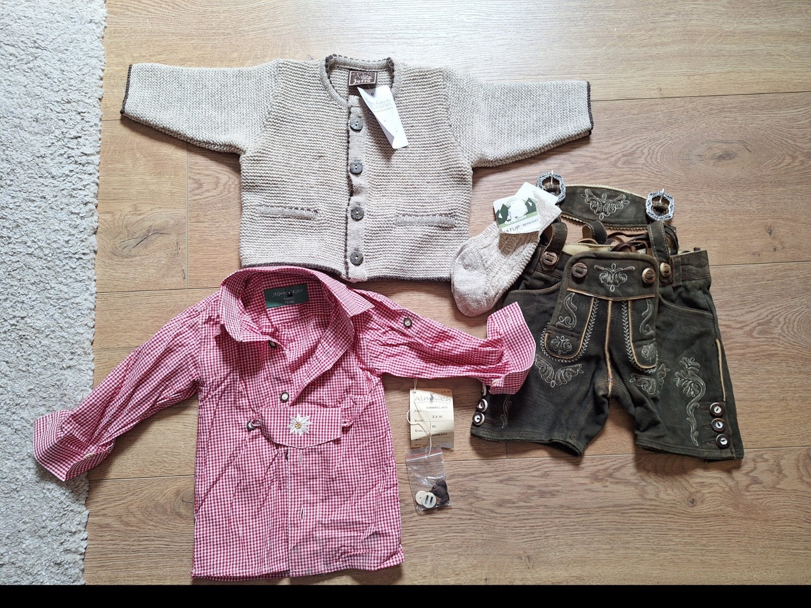 Nieuwe set lederhose, blouse, wollen vest en sokken., Ophalen of Verzenden, Nieuw, Jongen of Meisje