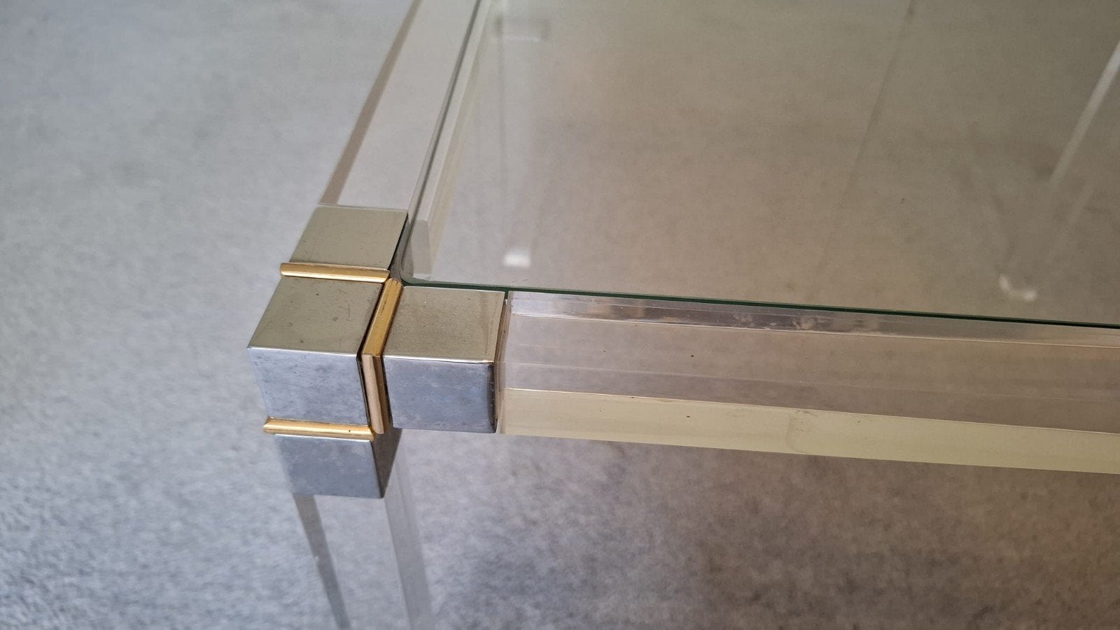 Glazen vintage salontafel met messing accenten, Gebruikt, 50 tot 100 cm, Vierkant, Glas