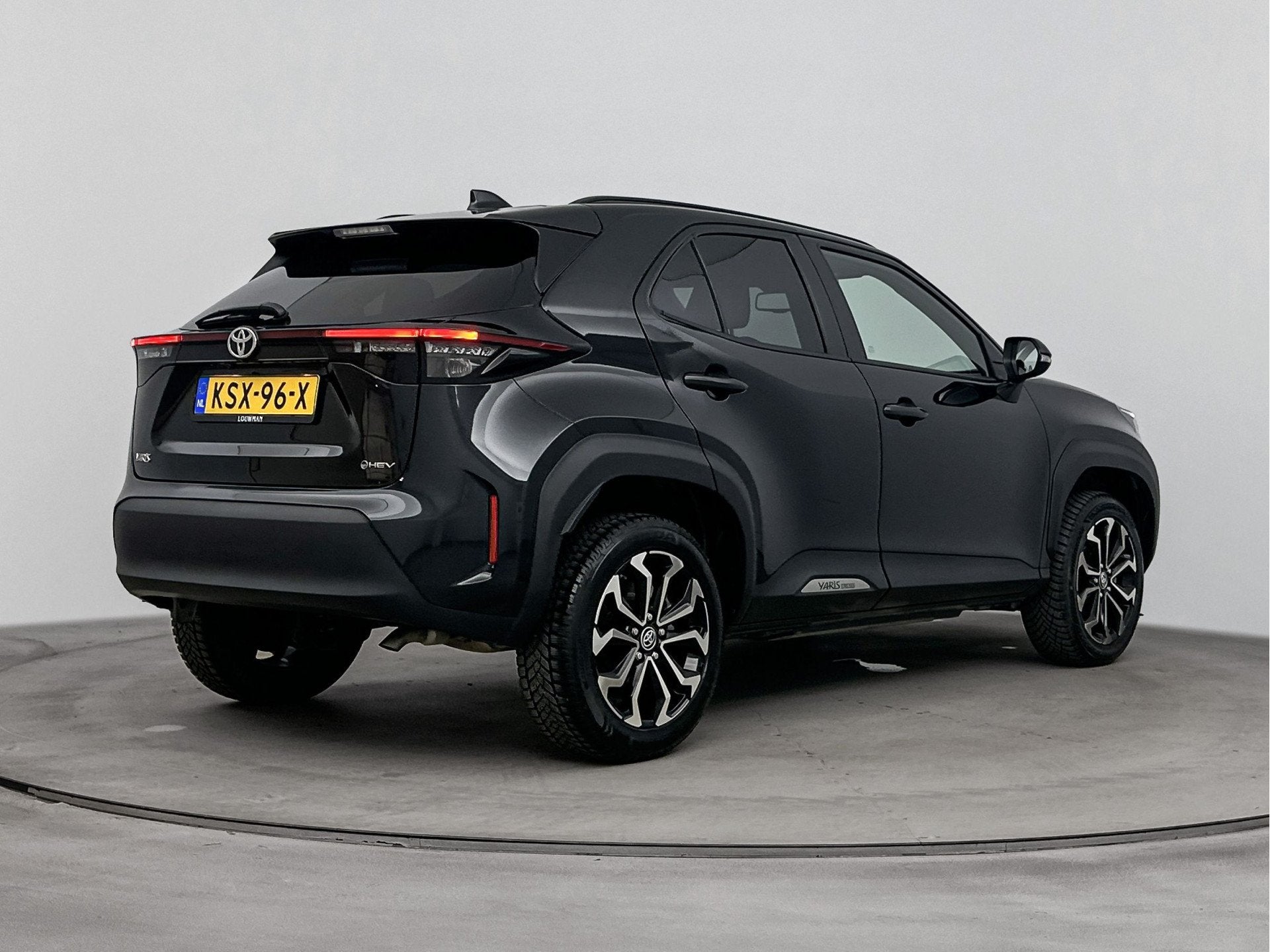 Toyota Yaris Cross 1.5 Hybrid 130 Dynamic | Voorruit-Stuur-S, 12 maanden, Stof, Gebruikt, Zwart
