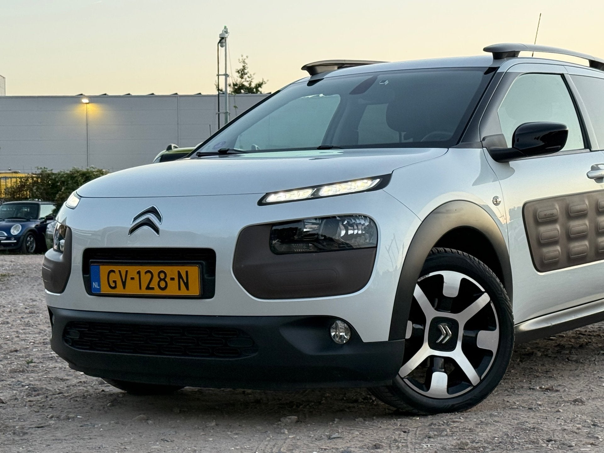 Citroen C4 Cactus 1.2 e-VTi Shine/ AUTOMAAT/ PARELMOERWIT, Auto's, 82 pk, Parkeersensor, Origineel Nederlands, Bedrijf
