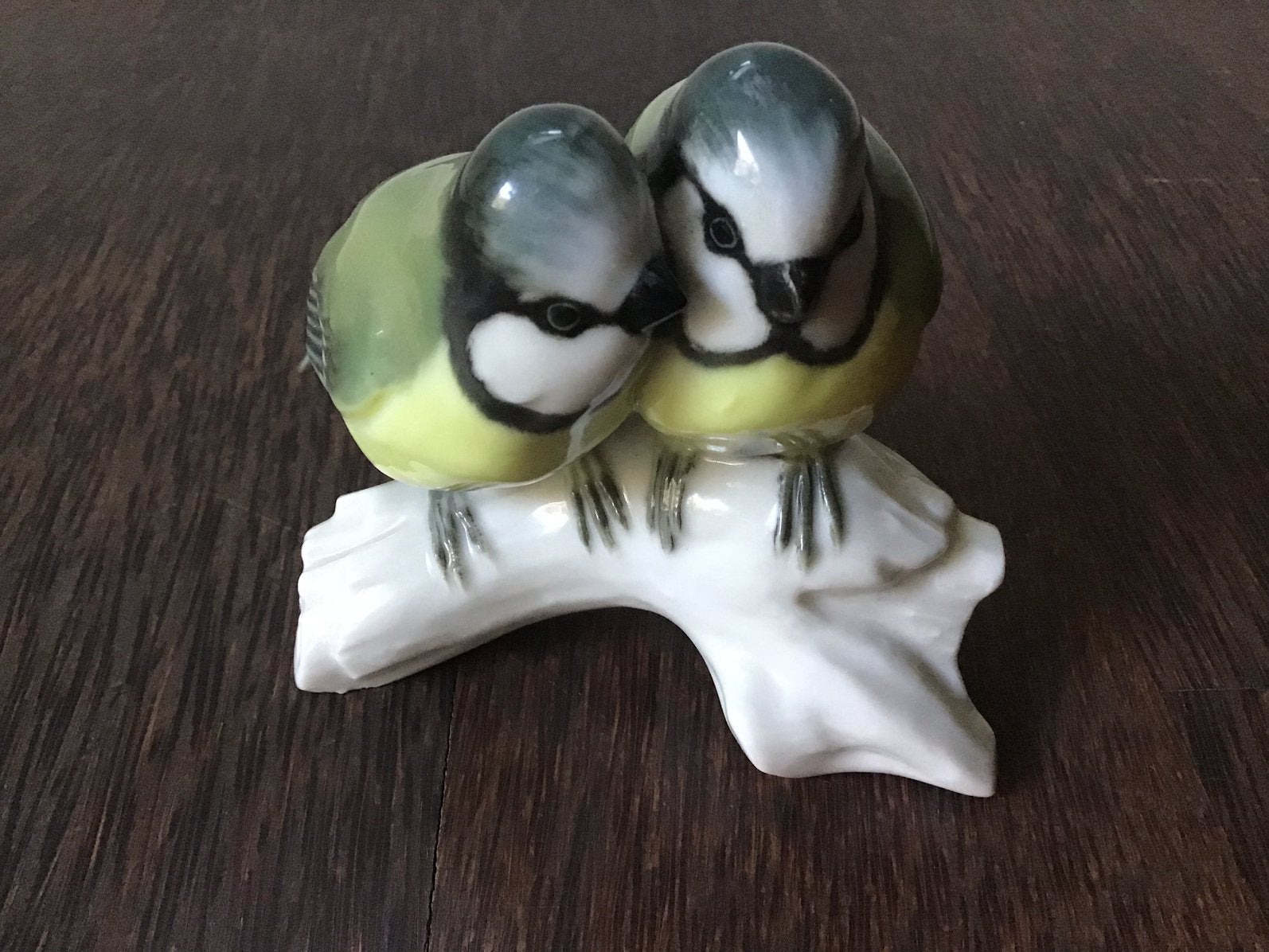 Hutchenreuter - porseleinen koolmezen op tak, Antiek en Kunst, Ophalen of Verzenden