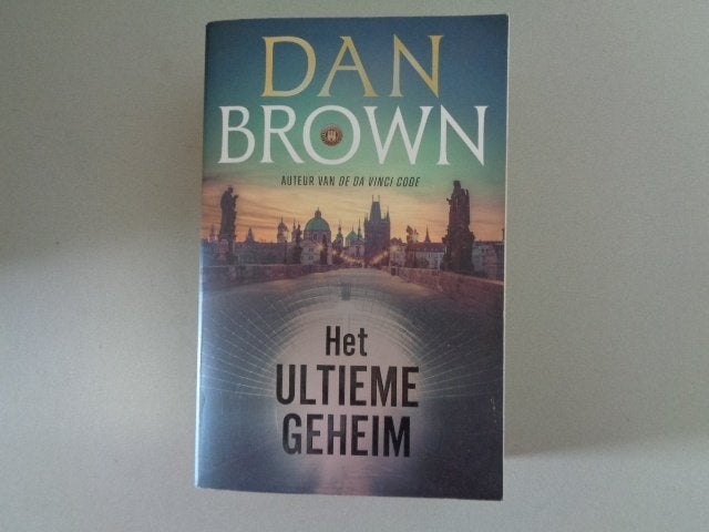 Dan Brown - Het Ultieme geheim, Boeken, Thrillers, Gelezen, Amerika, Ophalen of Verzenden