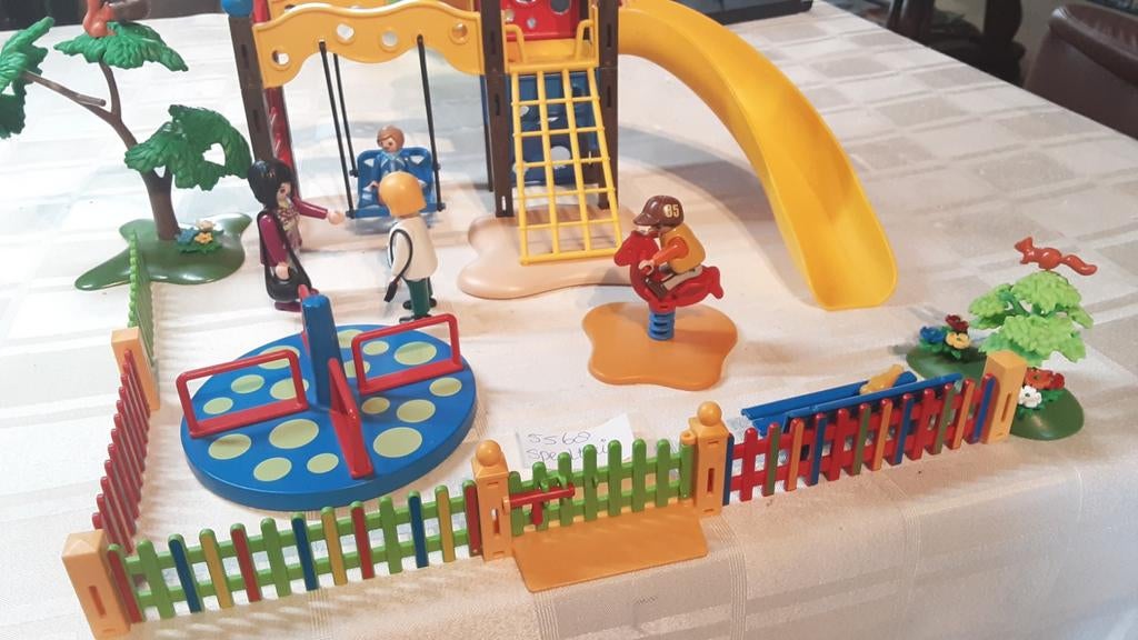 5568 leuk gekleurde speeltuin, Kinderen en Baby's, Speelgoed | Playmobil, Ophalen of Verzenden, Zo goed als nieuw, Complete set