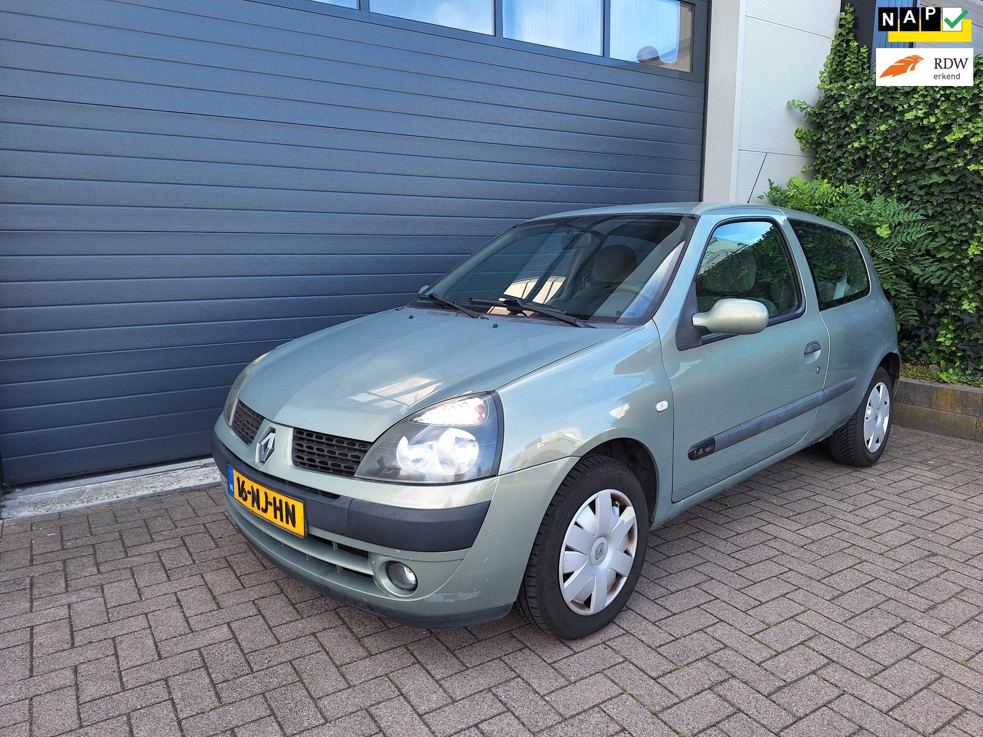 Renault Clio | 1.4-16V Privilège | Airco |, Auto's, Voorwielaandrijving, 15 km/l, Handgeschakeld, Emergency brake assist