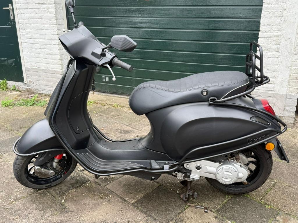 Scooter Vespa sprint 50 , bouwjaar 2021, km 13400, zwart mat, Ophalen, Maximaal 45 km/u, Vespa S, 49 cc