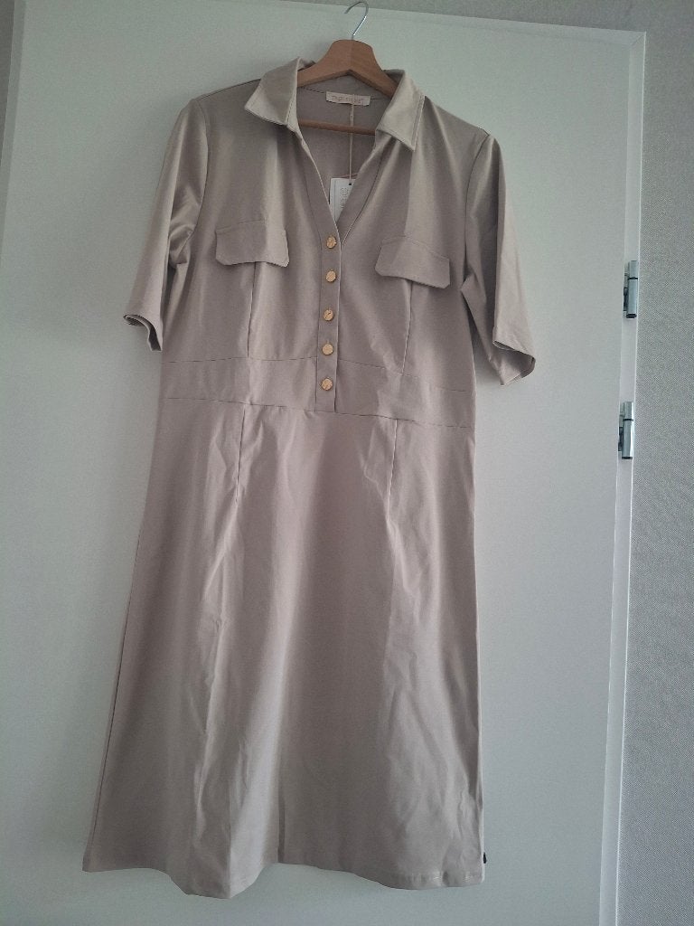 Jurk, triple nine. Beige. S, Kleding | Dames, Jurken, Beige, Triple nine, Nieuw, Ophalen of Verzenden