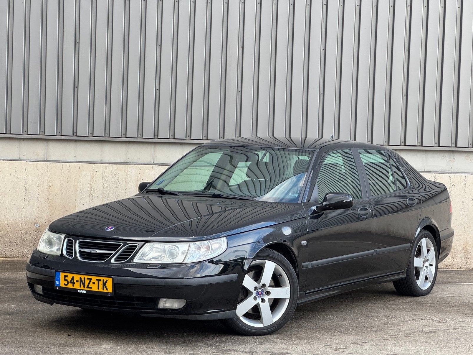 Saab 9-5 2.3 Turbo Aero AUT 2004 Zwart NWE APK, Auto's, 1800 kg, 4 cilinders, 2290 cc, Zwart