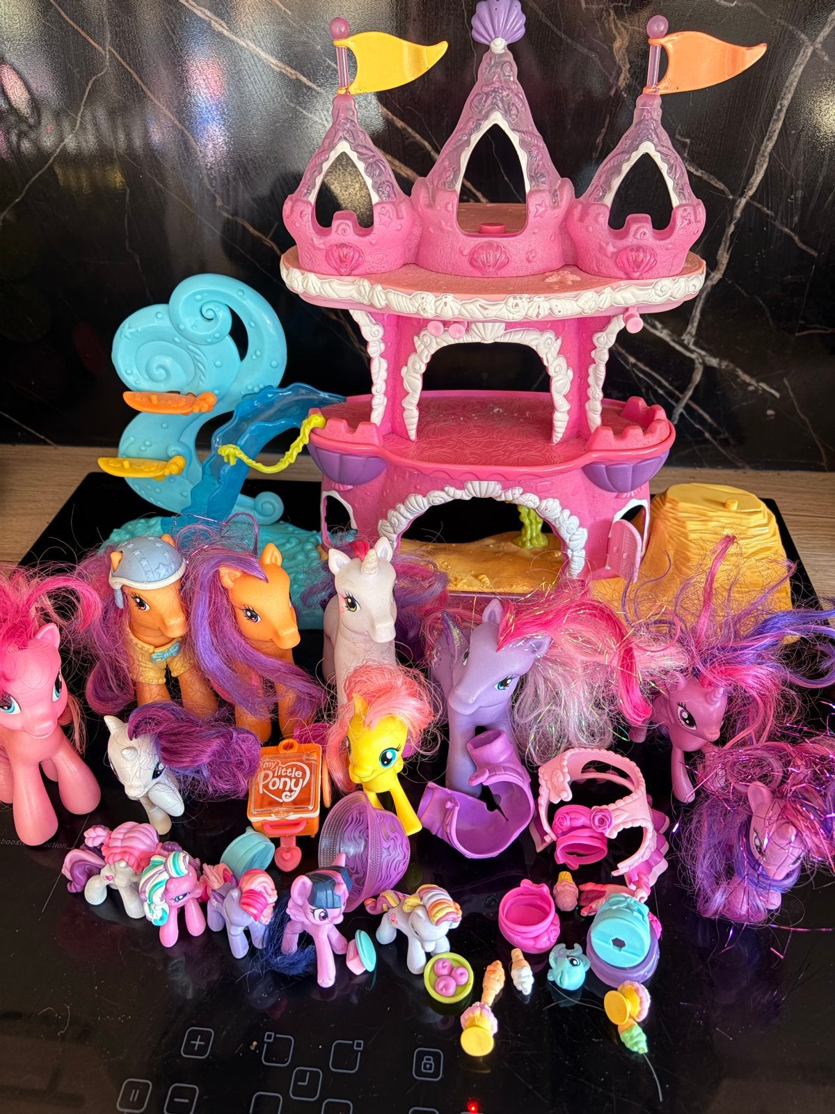 My Little Pony's met speelhuis en accessoires, Ophalen of Verzenden, Gebruikt
