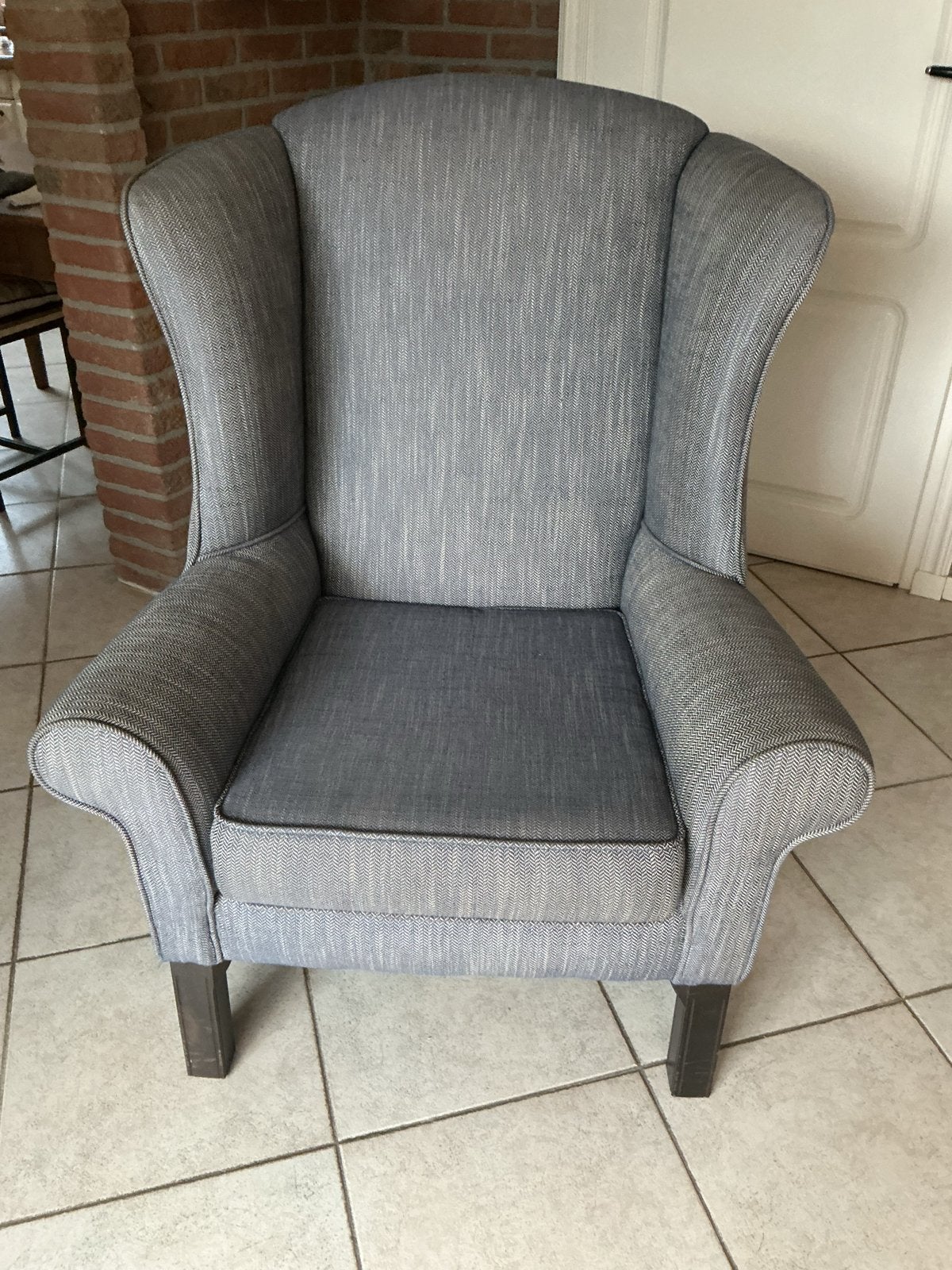 Blauw/grijze oorfauteuil van de Bijenkorf - Prachtige staat, Ophalen, Zo goed als nieuw, Stof, 75 tot 100 cm