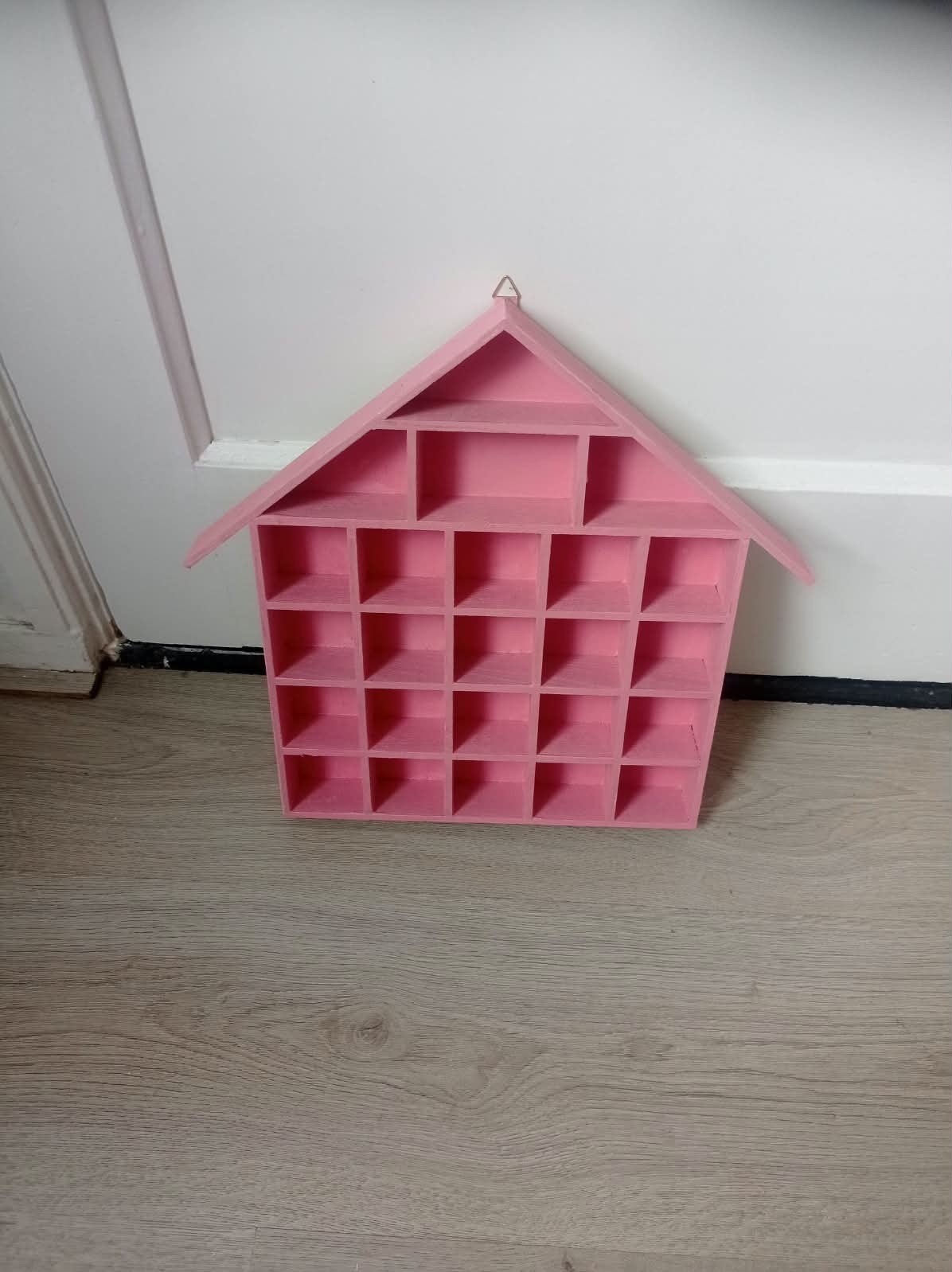 Roze letterbak in huisvorm voor kinderkamer, Gebruikt, Ophalen of Verzenden, Wanddecoratie, Ophangbaar