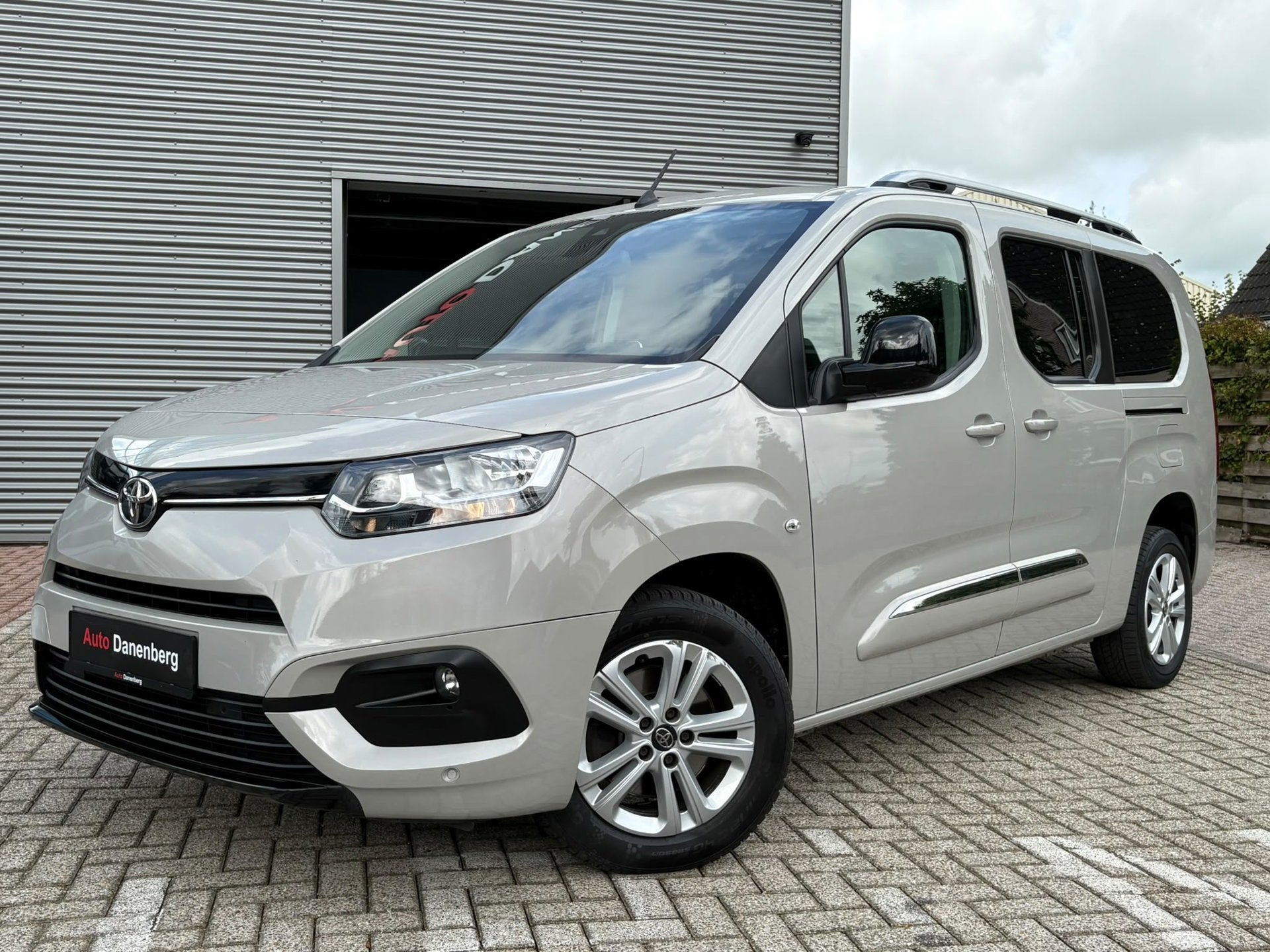 Toyota Proace City Verso L2 Executive 1.2 Turbo 7 PERSOONS A, Dealer onderhouden, Stof, Zwart, 7 stoelen