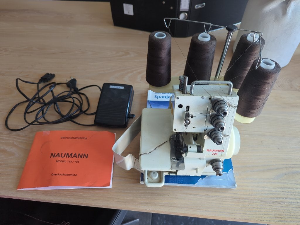 Naumann Overlockmachine 713/724 met accessoires, Ophalen, Gebruikt, Lockmachine, Overige merken