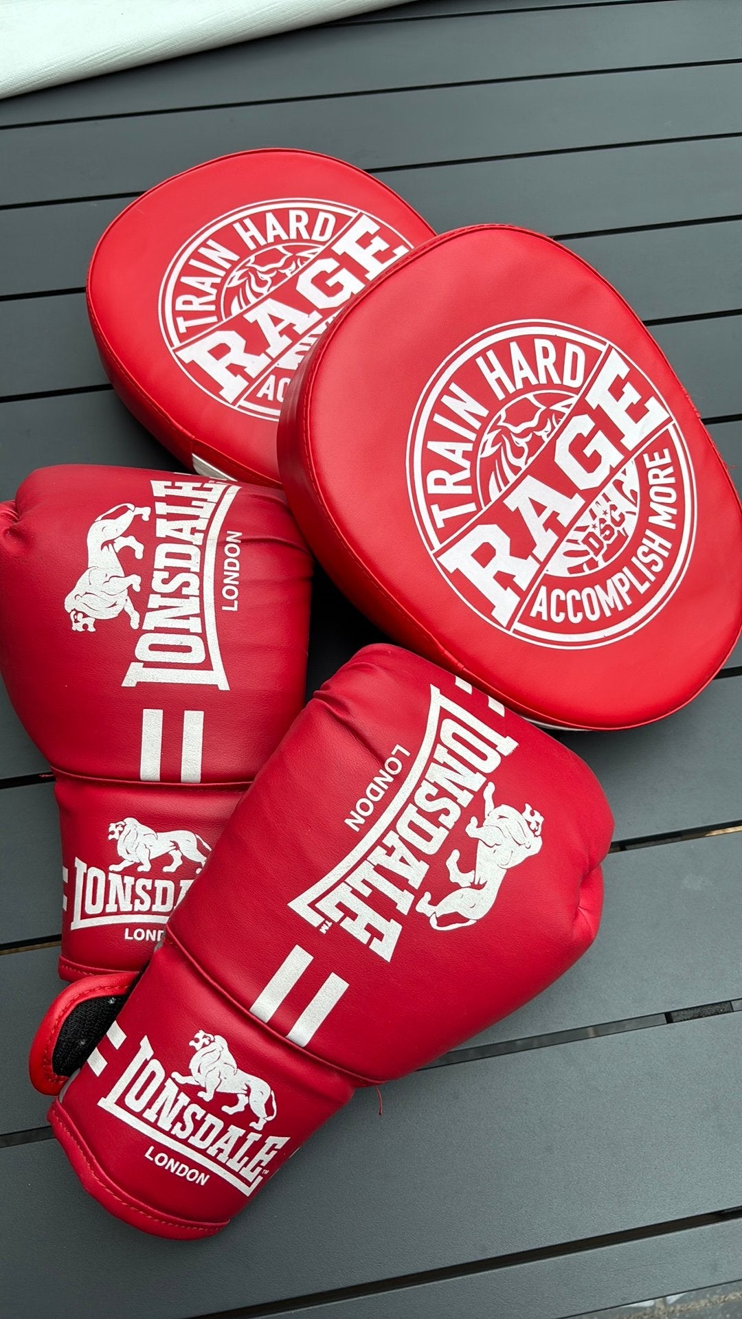 Lonsdale junior Bokshandschoenen en Pads Set, Ophalen of Verzenden, Zo goed als nieuw, Bokshandschoenen