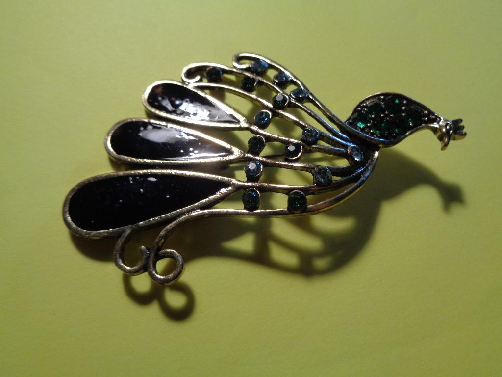 vogel met steentjes nr br 5001, Ophalen of Verzenden, Nieuw, Overige kleuren, Overige materialen