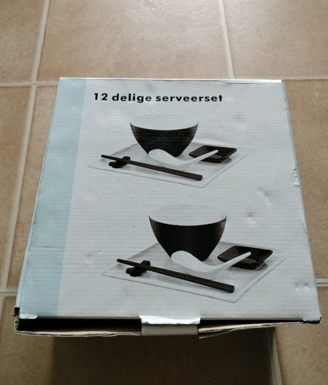 Nieuw 12-delig Aziatisch serveerset -kommen, borden, eetstok, Overige merken, Keramiek, Nieuw, Ophalen of Verzenden