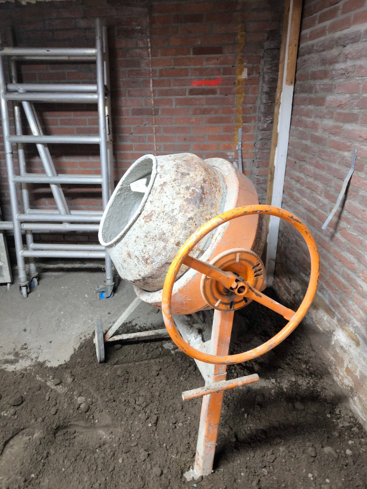 beton molen 220 v, Doe-het-zelf en Verbouw, Betonmolens, Ophalen, Gebruikt