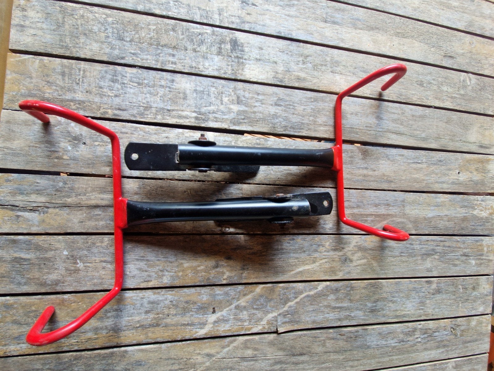 Set van 2 Fiets Ophangbeugels - Rood/Zwart, Fietsen en Brommers, Fietsaccessoires | Fietsenrekken, Ophalen, Gebruikt