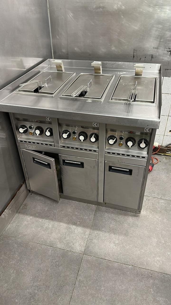Professionele Friteuse (AGP) - 3 bakken - Nijmegen, 4 liter of meer, Ophalen, Gebruikt, Duo-friteuse