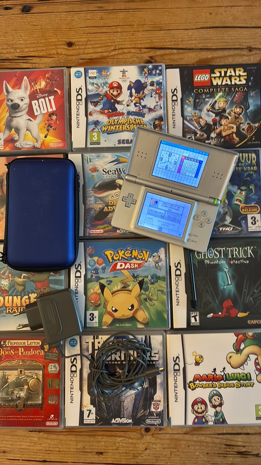 Nintendo DS Lite met 12 spellen, oplader en hoesje, Spelcomputers en Games, Games | Nintendo DS, Gebruikt, Overige genres, 1 speler