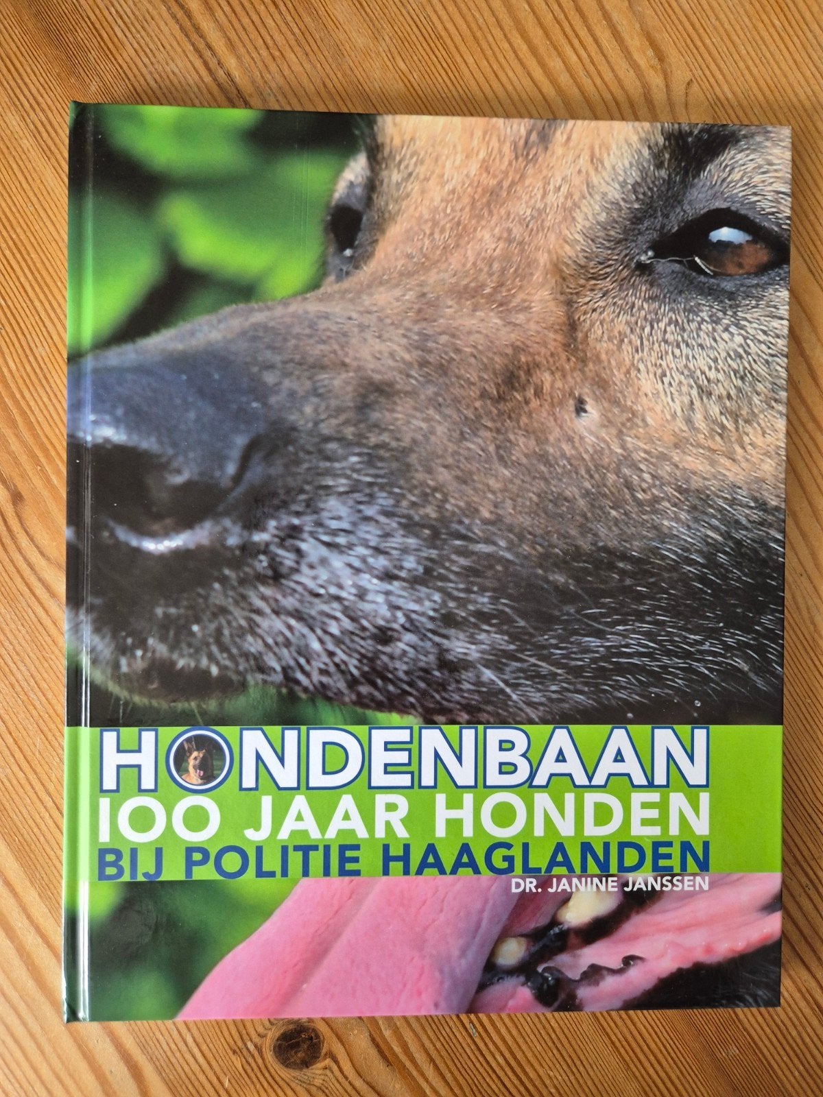Hondenbaan 100 jaar honden bij politie haaglanden, Ophalen of Verzenden, Zo goed als nieuw