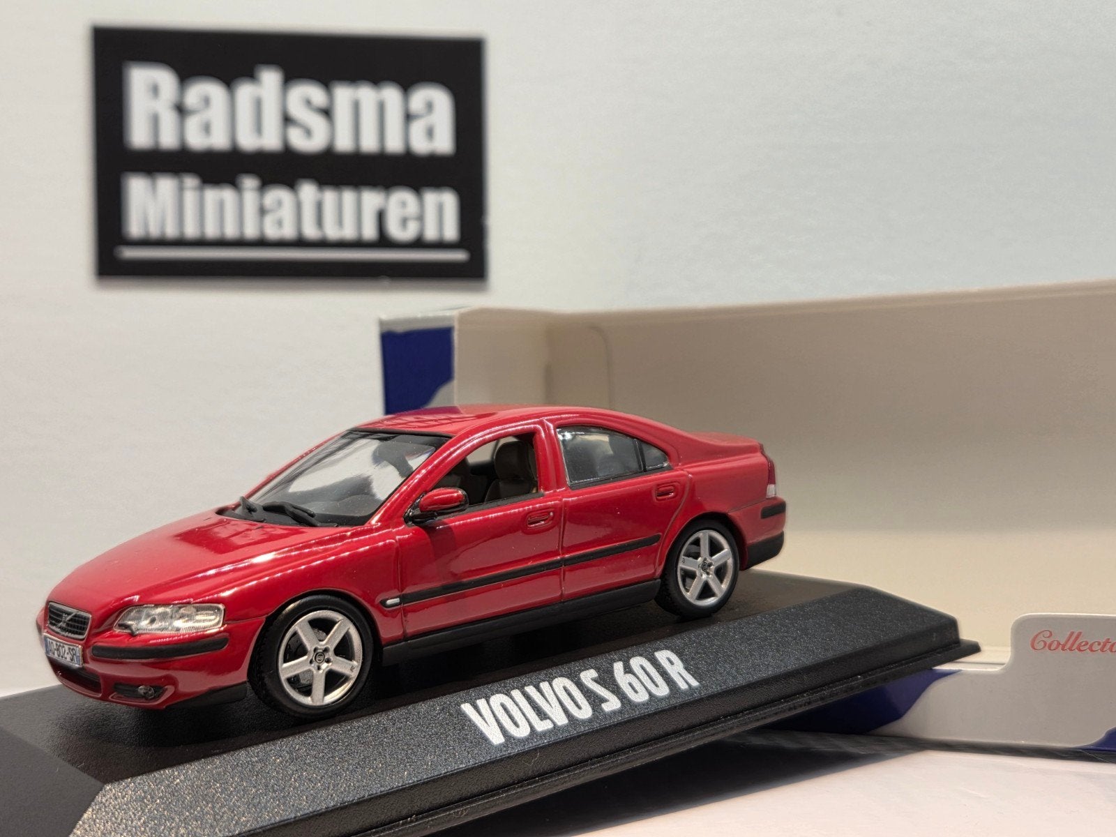 Volvo S60 R - Rood - 1:43 Minichamps, Auto, Ophalen of Verzenden, Zo goed als nieuw, MiniChamps