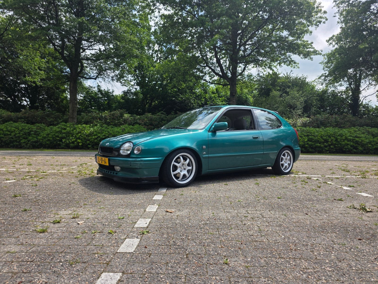 Toyota Corolla 1.6 HB Linea Luna AUT 1999 Groen, Auto's, Toyota, 40 €/maand, Beige, 4 cilinders, Corolla
