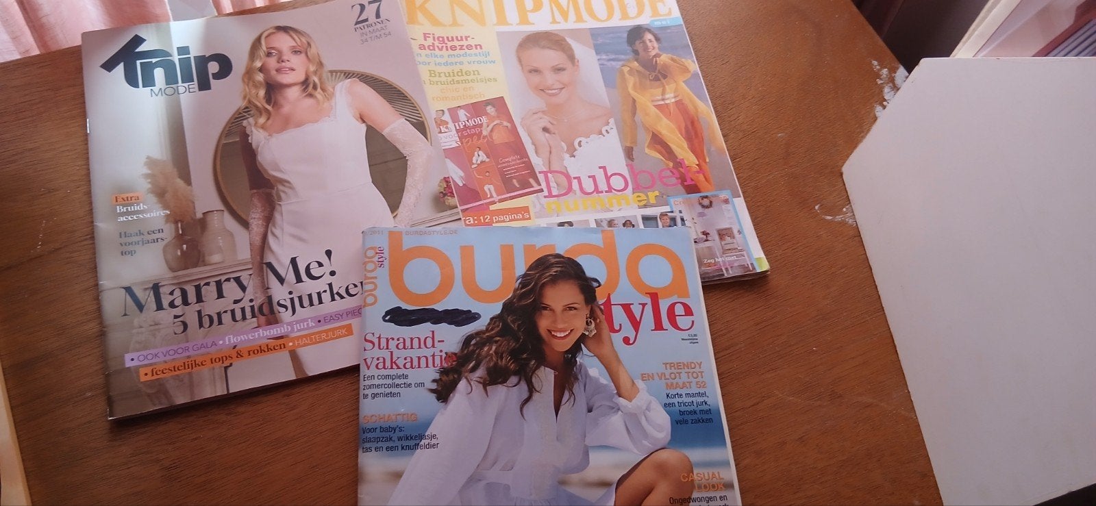 3 Bladen Burda en Knipmode met Bruidsmode bruidsjurken, Vrouw, Overige typen, Gebruikt, Burda