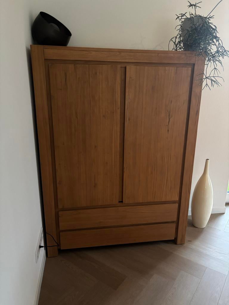 Massief Acacia Houten Kast in Mooie Staat, Huis en Inrichting, Ophalen, Zo goed als nieuw, Minder dan 150 cm, Met lade(s)