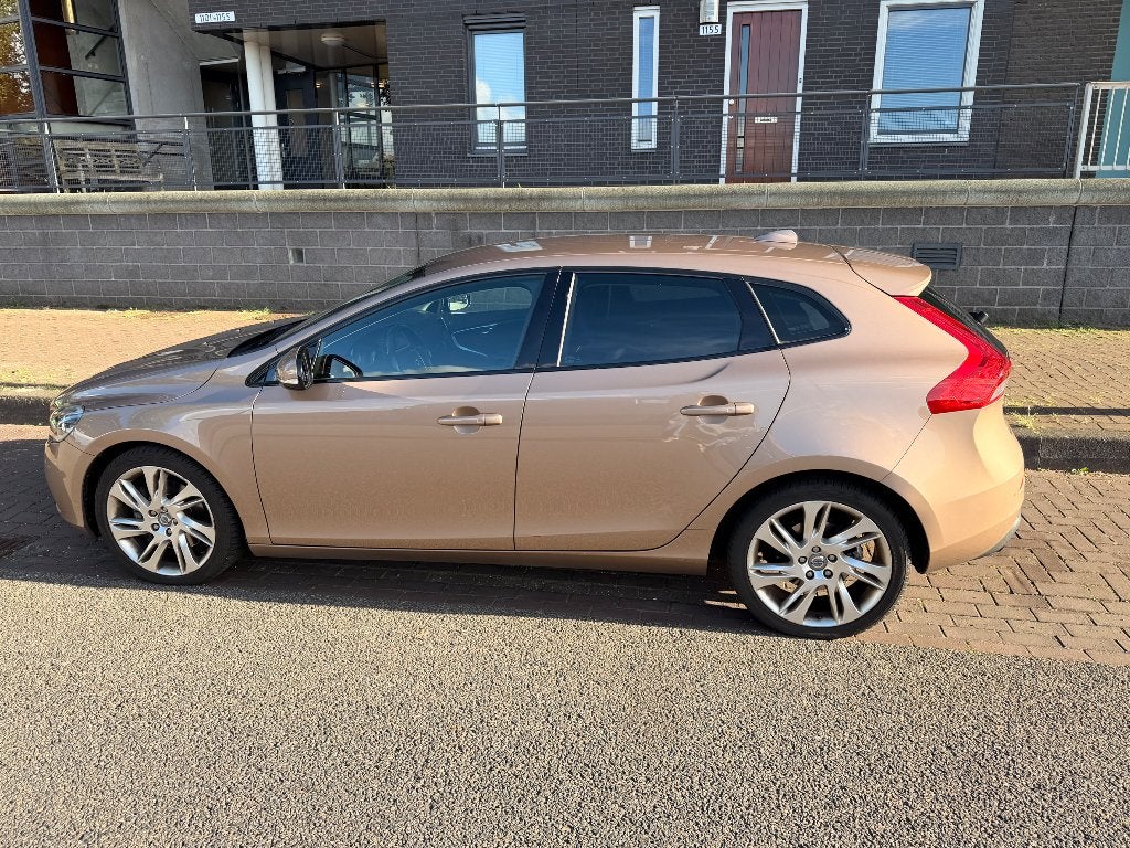 Volvo V40 2.0 D4 190PK 2014 Bruin, Auto's, Volvo, Voorwielaandrijving, Euro 5, Zwart, 190 pk