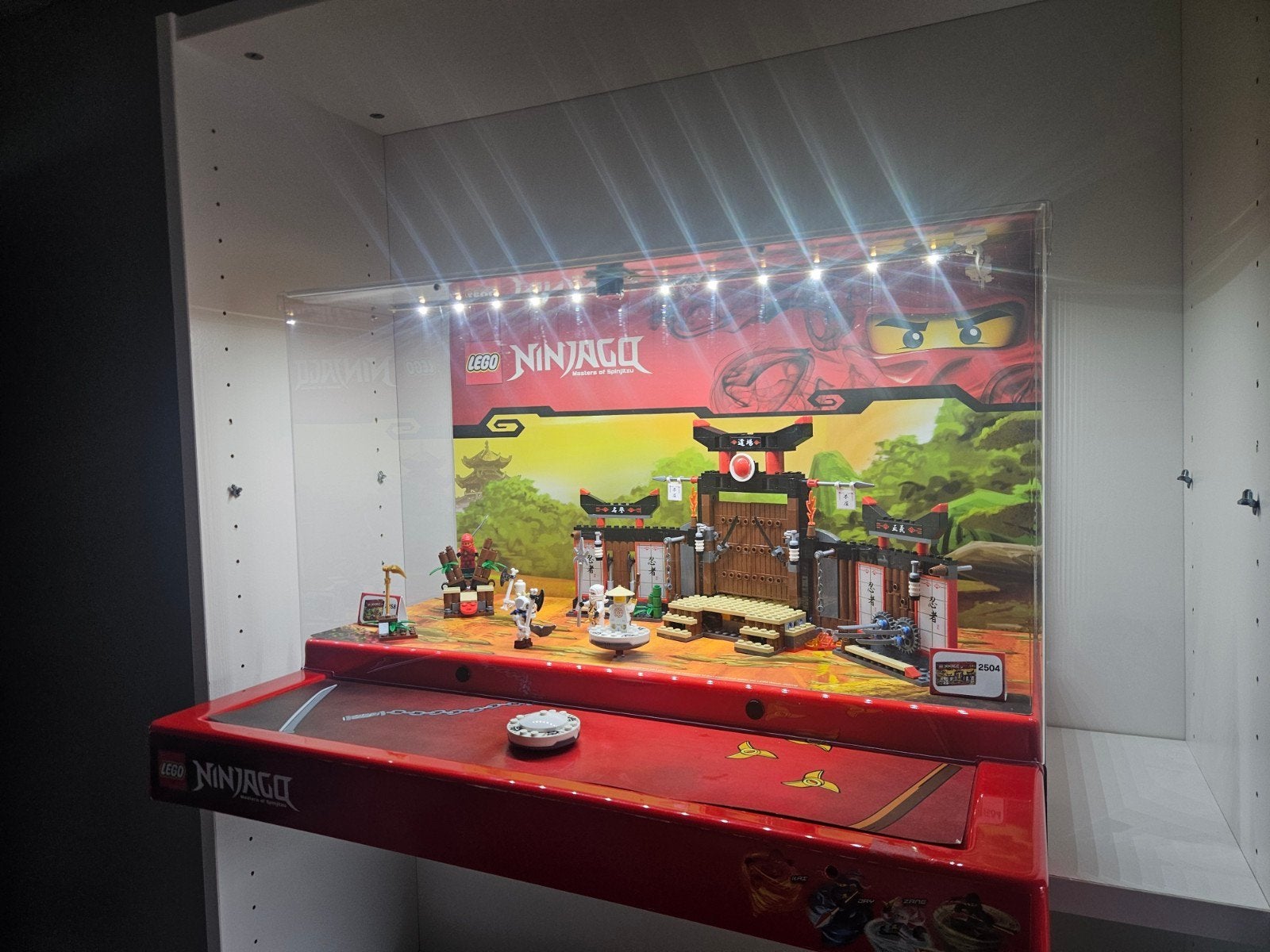lego ninjago store display 2011 met spinjitzu dojo, Ophalen of Verzenden