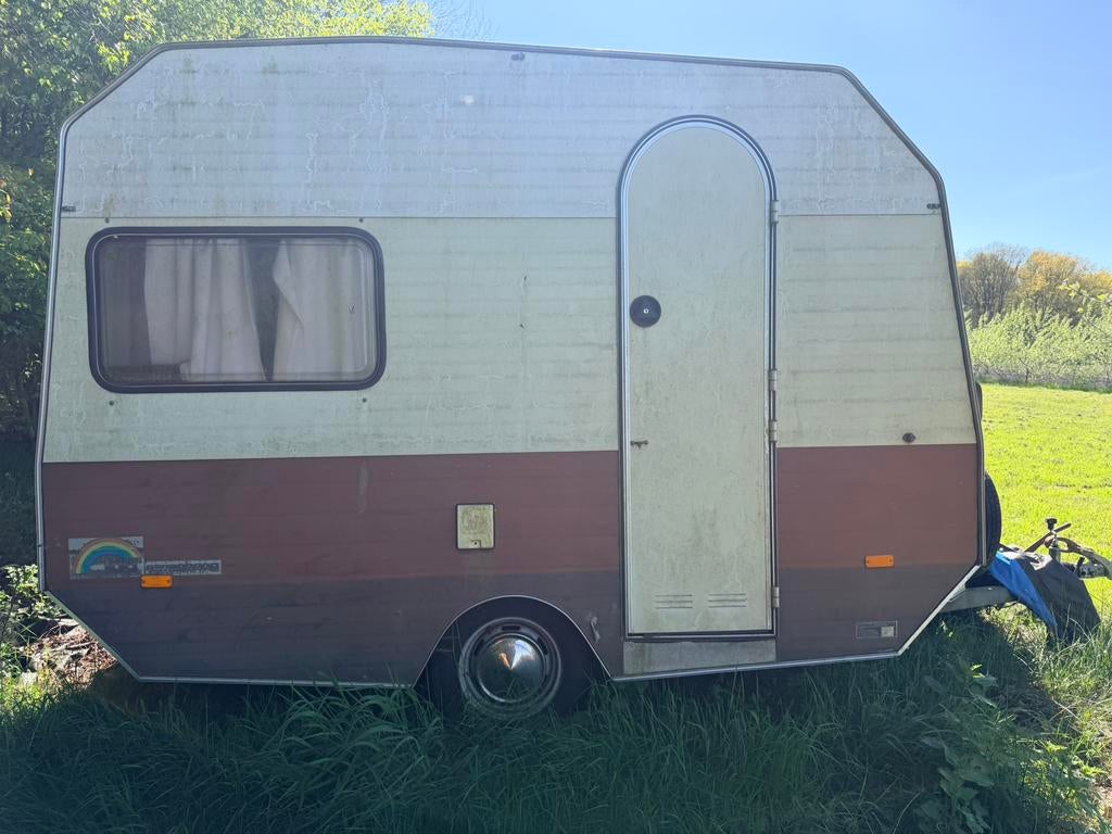 GRATIS OPHALEN! Niet bruikbare caravan OUD IJZER!!, Particulier, Rondzit