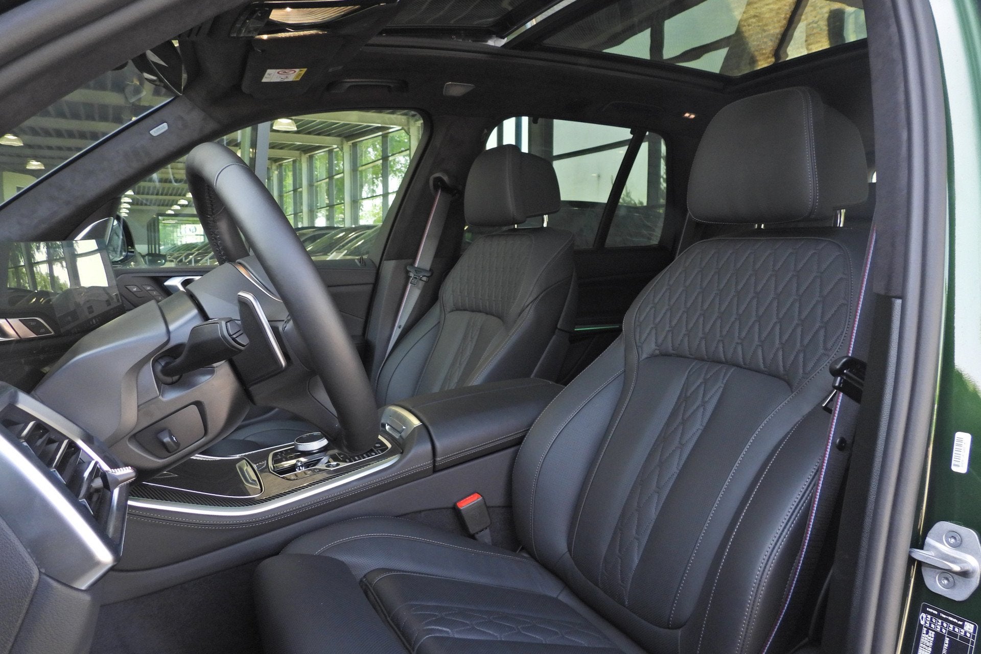 BMW X5 xDrive50e M Sport Automaat / Trekhaak / Panoramadak S, Gebruikt, 2395 kg, Met garantie (alle), Bedrijf