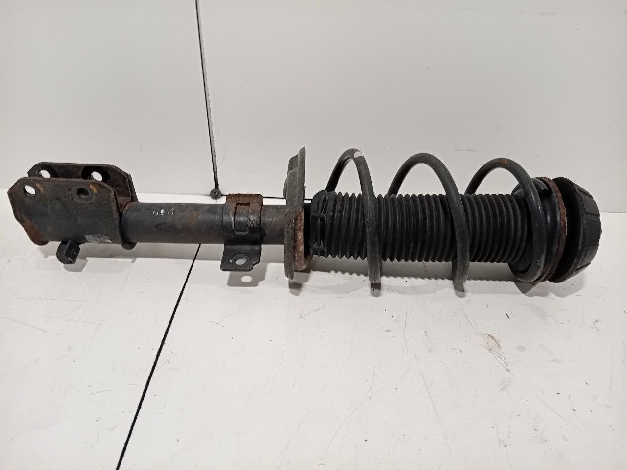 Veerpoot links voor Suzuki Swift, Onderdelen@venauto.nl, Van der Ven Autorecycling B.V., Gebruikt, Ettenseweg 76, 4706 PB Roosendaal, The Netherlands