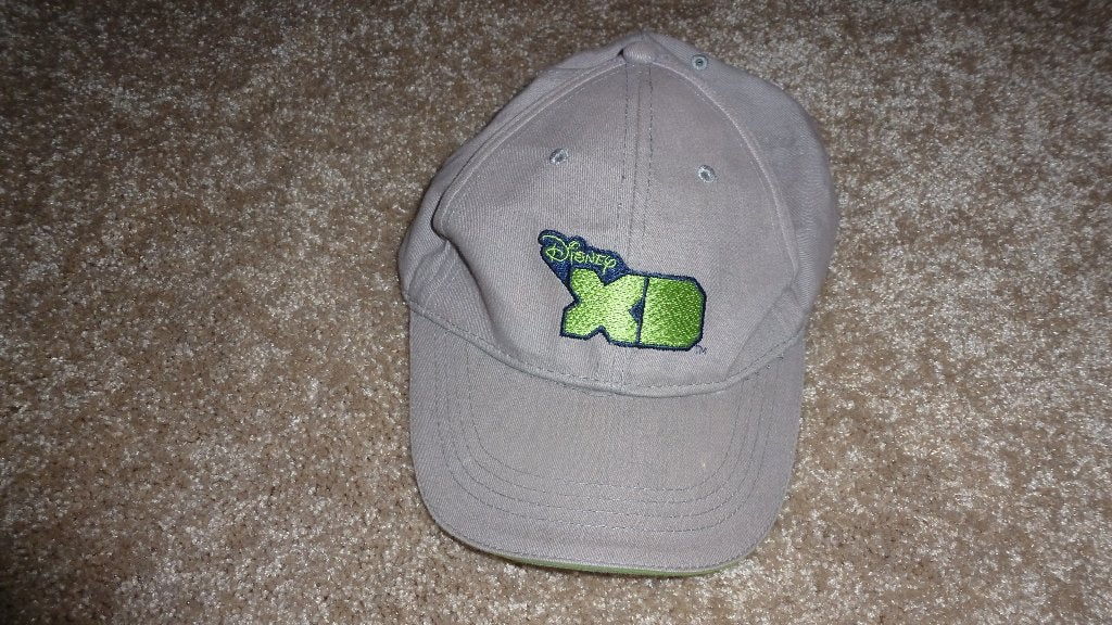 NIEUW 2 bruine kinder petjes met DISNEY XD opdruk maat 56, Kinderen en Baby's, Kinderkleding | Petten en Hoeden, Jongen of Meisje