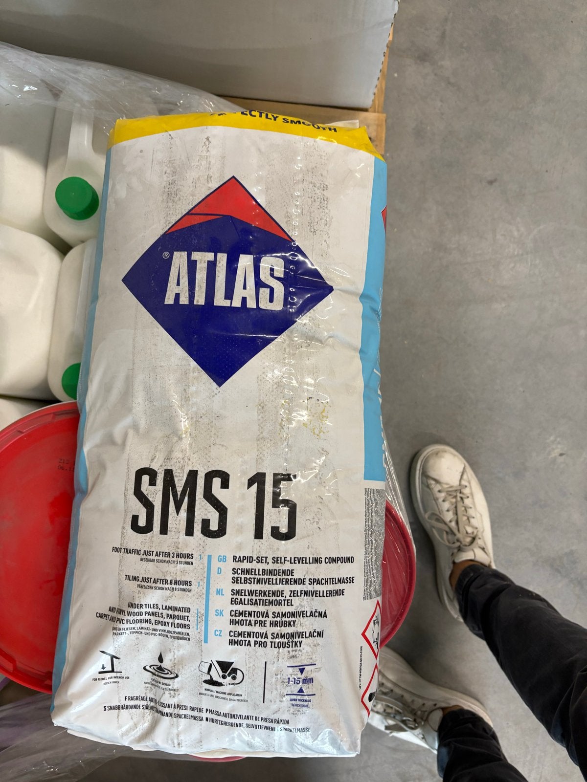Restpartij Atlas voorstrijkmiddel egaline - t.e.a.b., Ophalen, Gebruikt