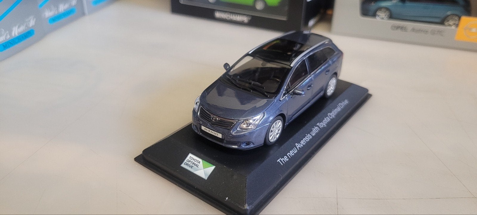 Minichamps Toyota Avensis station with Toyota Optimal Drive, Ophalen of Verzenden, Nieuw, Auto, MiniChamps