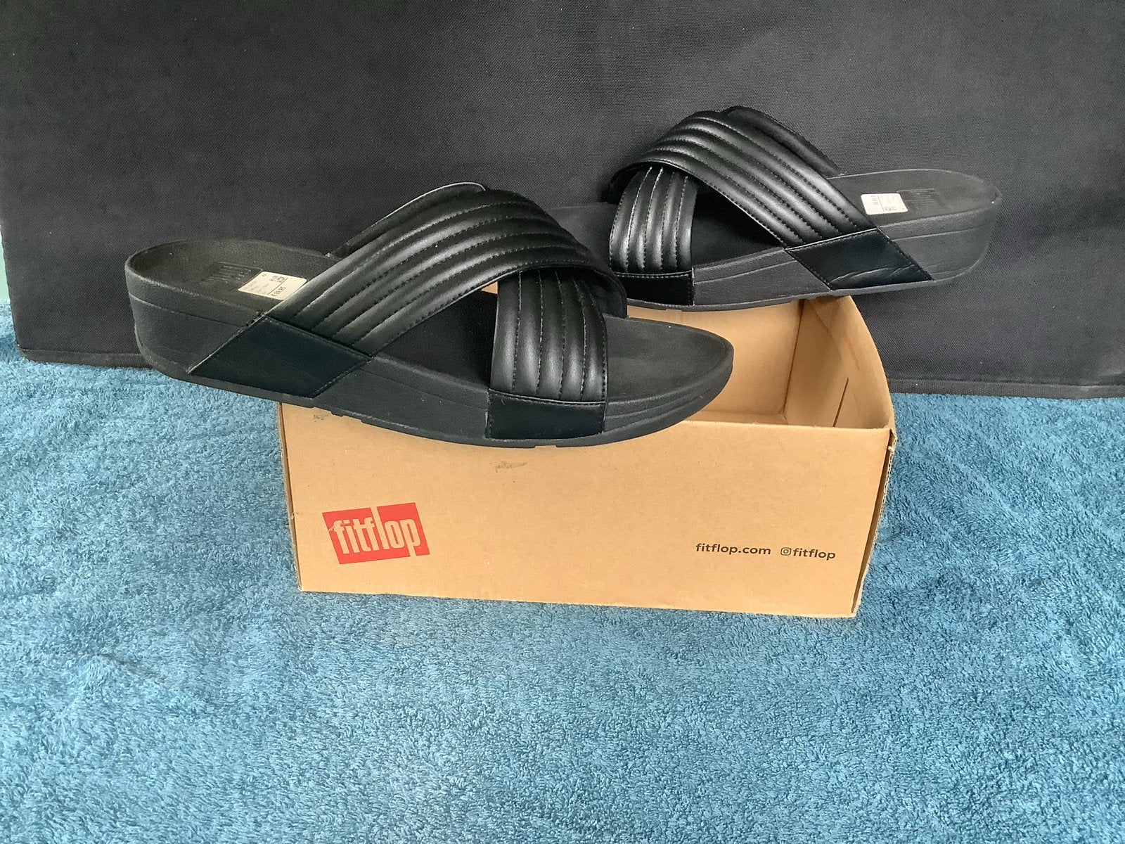 FitFlop Lulu Padded Slide Slippers sandalenZwart Mt 42 ZGAN, Kleding | Dames, Slippers, Zwart, Ophalen of Verzenden, Zo goed als nieuw