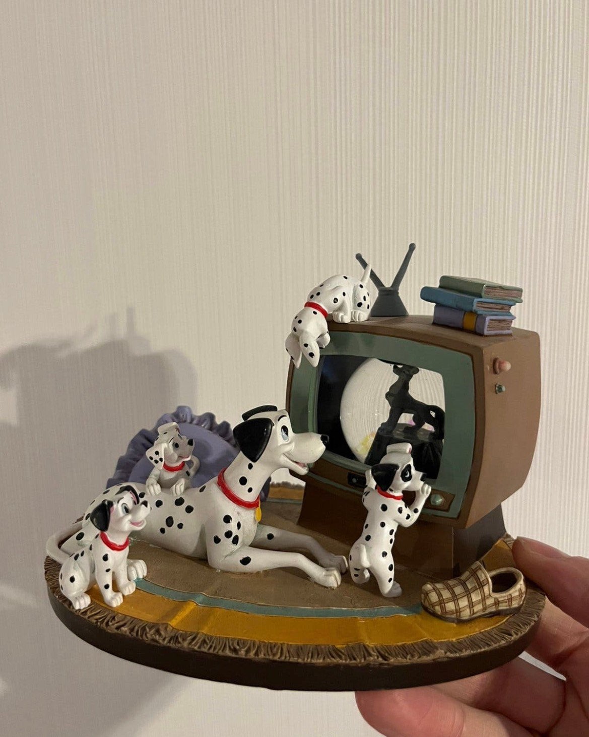 Disney Dalmatiërs tv snowglobe beeld, Verzamelen, Ophalen of Verzenden, Zo goed als nieuw, Beeldje of Figuurtje