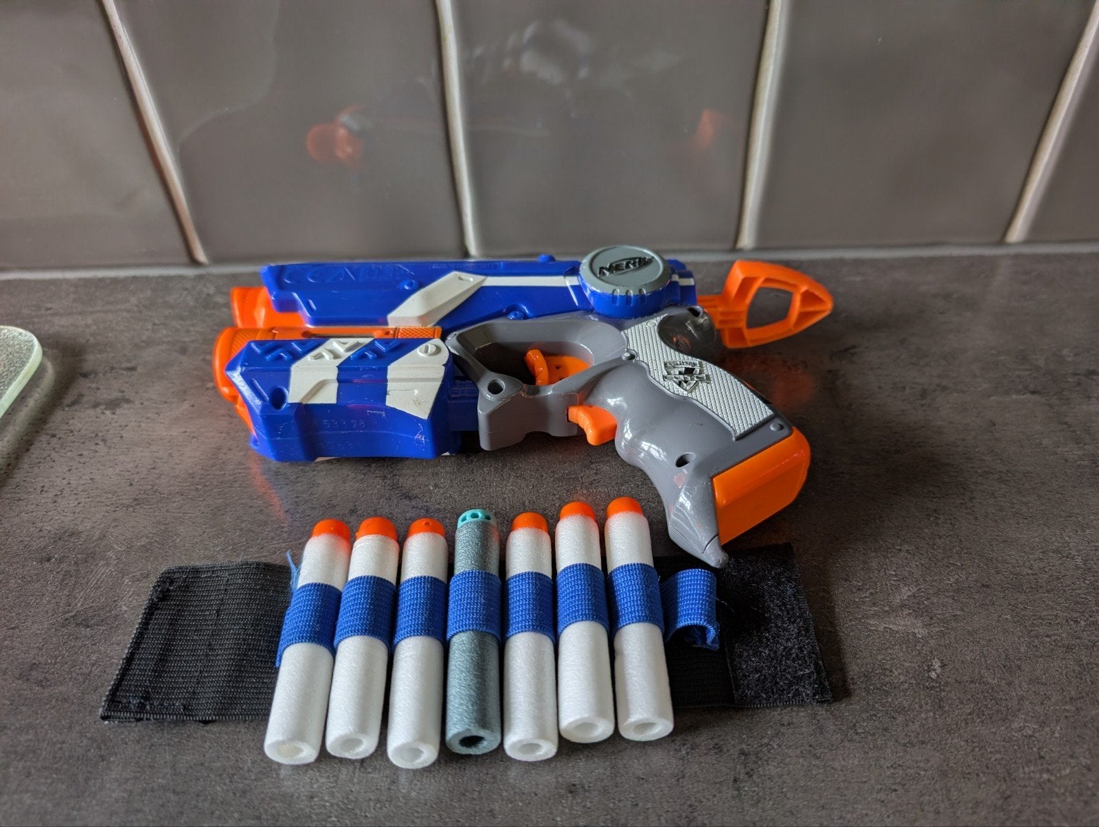 Nerf pistool met polsbandje en 7 pijltjes, Ophalen, Gebruikt