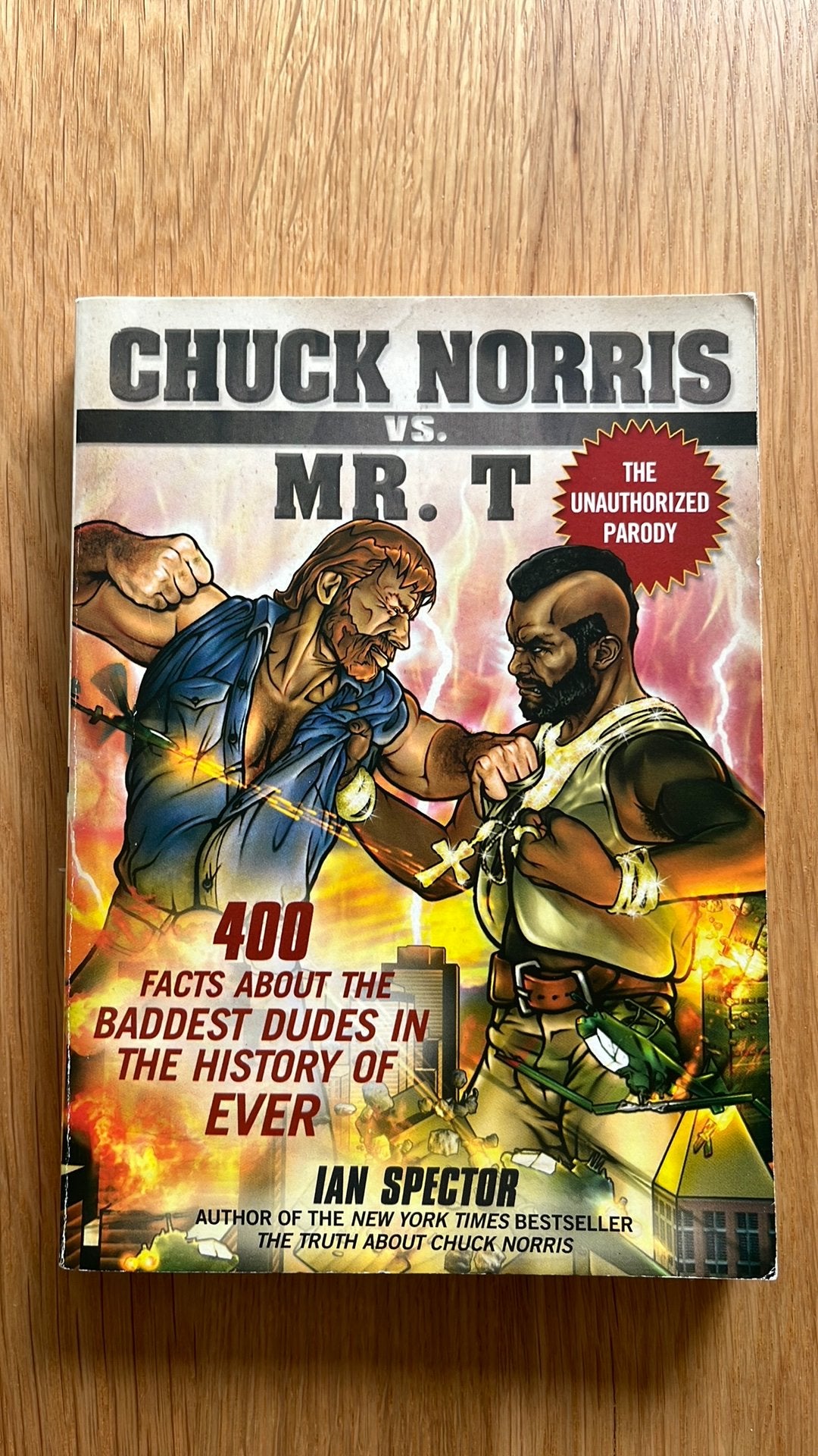Ian Spector - Chuck Norris Vs. Mr. T, Ophalen of Verzenden, Zo goed als nieuw, Ian Spector