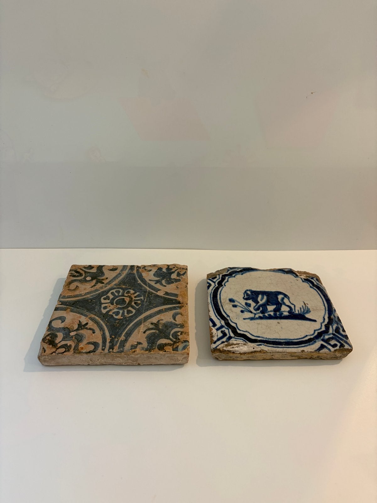 Antieke Tegels - Set van 2 Decoratieve Wandtegels, Antiek en Kunst, Ophalen of Verzenden