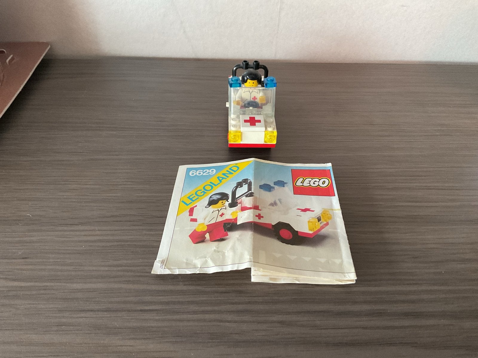 LEGO Legoland Ambulance (6629) met minifiguur en instructies, Kinderen en Baby's, Speelgoed | Duplo en Lego, Ophalen, Gebruikt