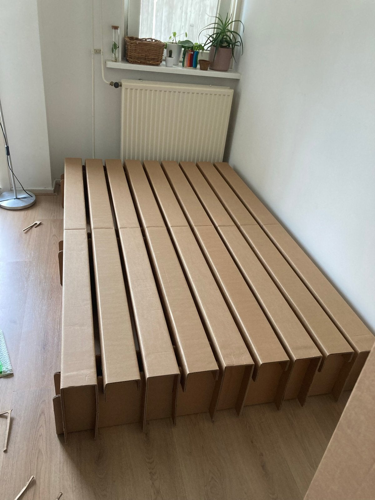 Kartonnen bed van merk Kartent 120x200, Huis en Inrichting, Slaapkamer | Bedden, Ophalen, Overige materialen, Bruin, Zo goed als nieuw