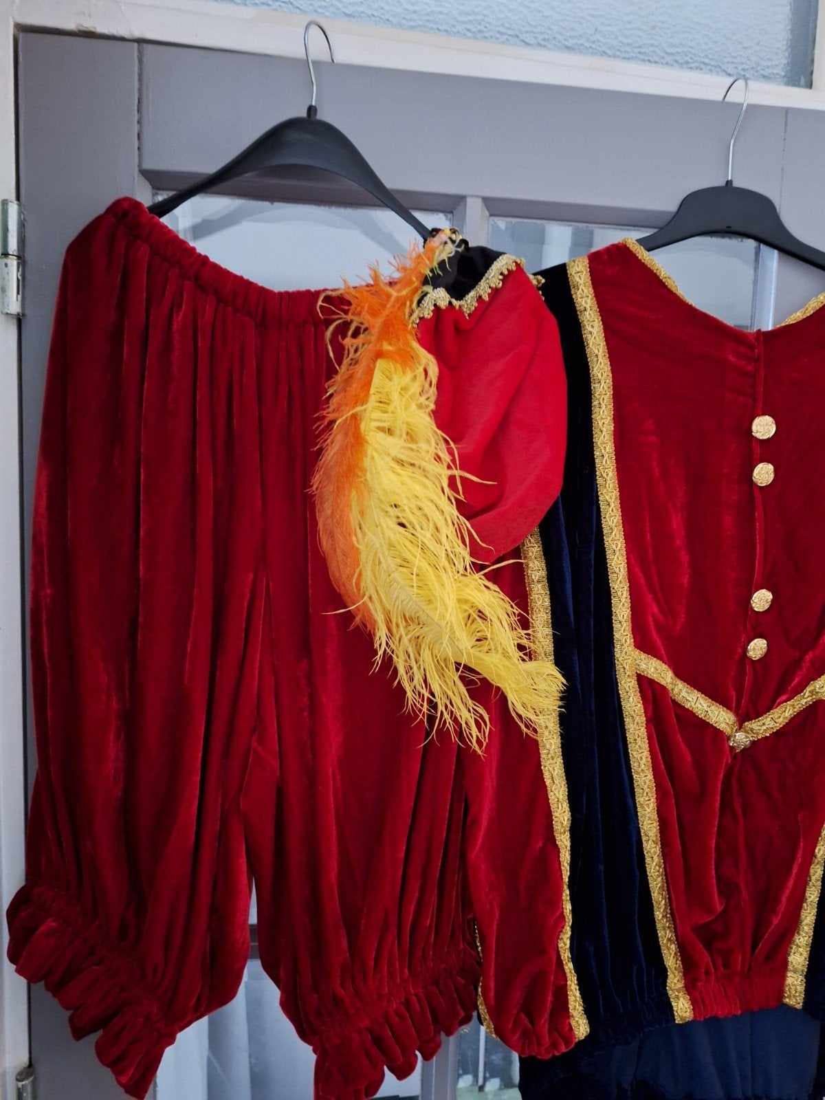 Zwarte pieten Kostuum met Pruik en schoengespen, Ophalen of Verzenden, Zo goed als nieuw, Pak of Jurk