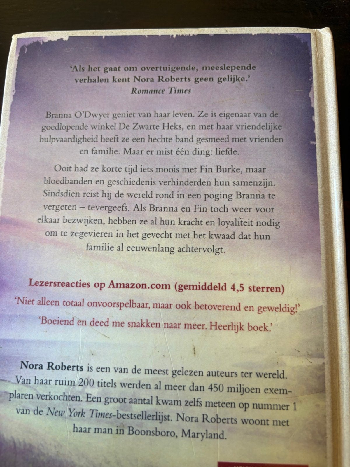 Nora Roberts - Vergeet haar niet (Deel 3 Ierse trilogie), Boeken, Ophalen of Verzenden, Gelezen, Nederland