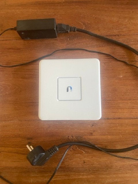 Ubiquiti UniFi Netwerkset – USG + Cloud Key, Ophalen of Verzenden, Zo goed als nieuw, Router, Ubiquiti